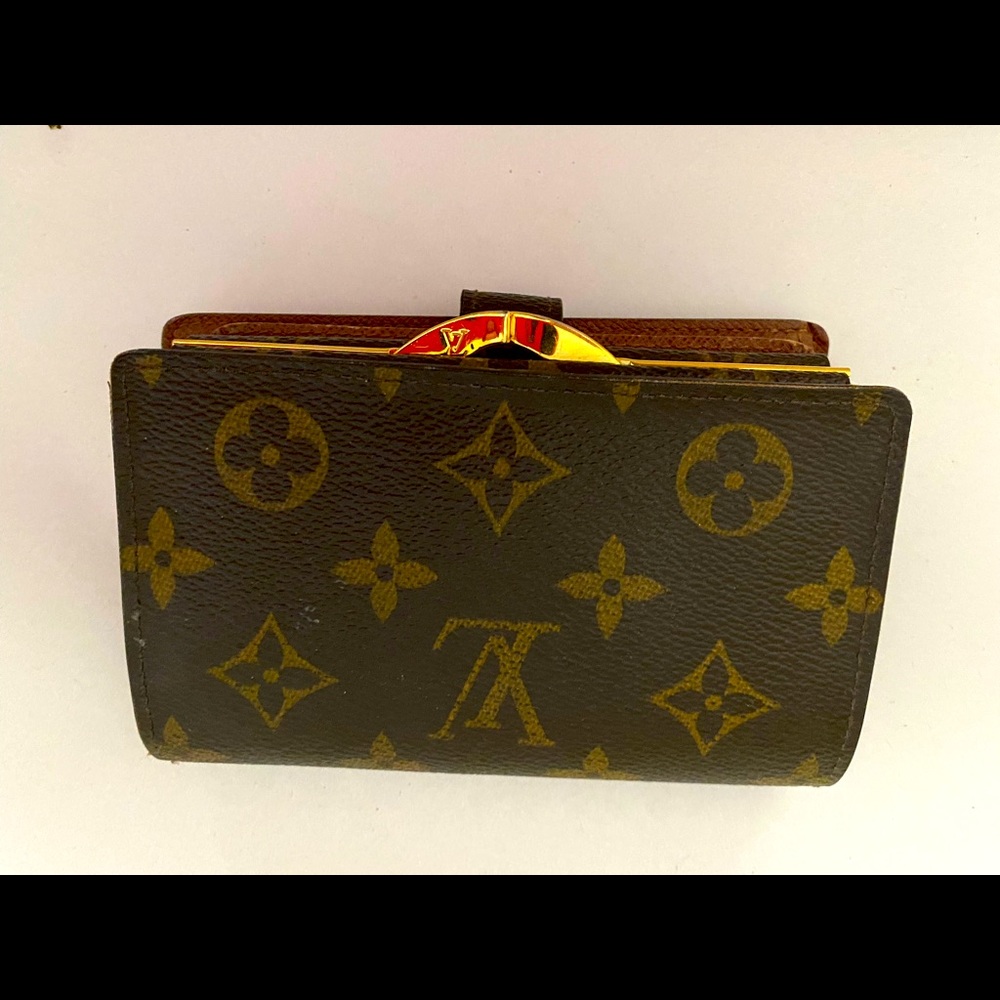 Authentic Louis Vuitton wallet, very little use, looks like new.
